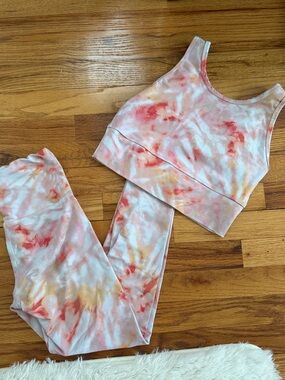Strut this Tie-Dye Active Set - Coral, Peach & Yellow Crop Top + Leggings
